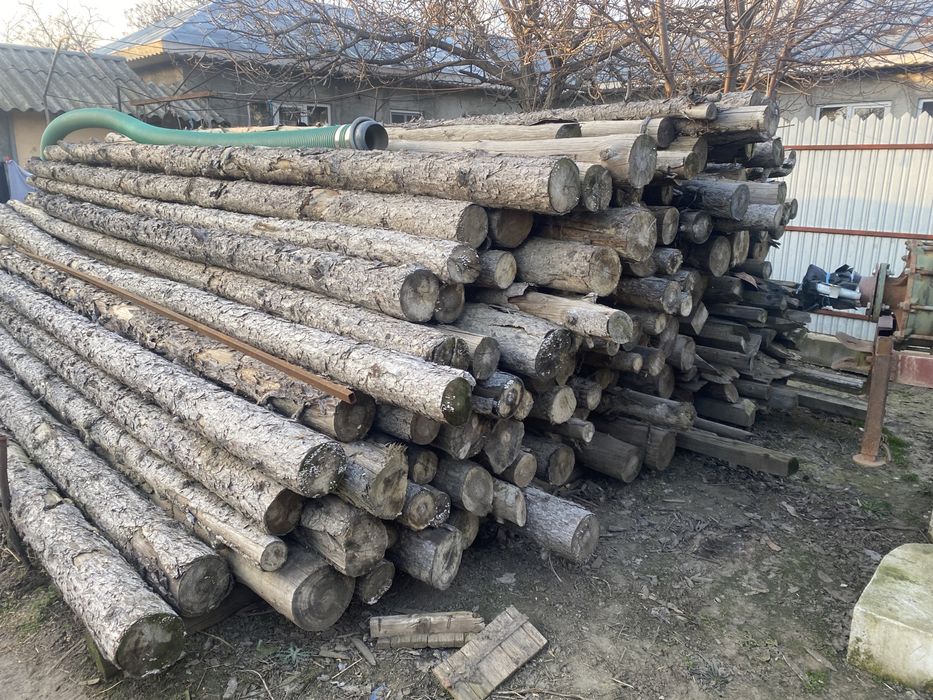 Vând căpriori rotunzi