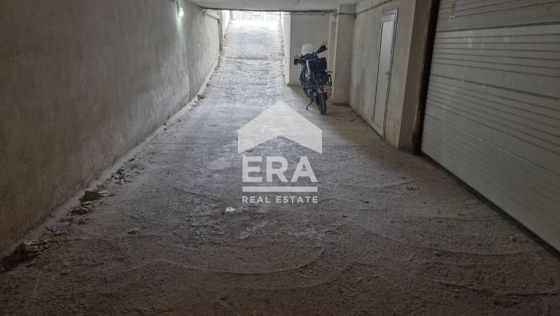 Продава се Гараж / Паркомясто в Варна, Център - 12 кв.м за 2209 €/кв.м - Снимка #3