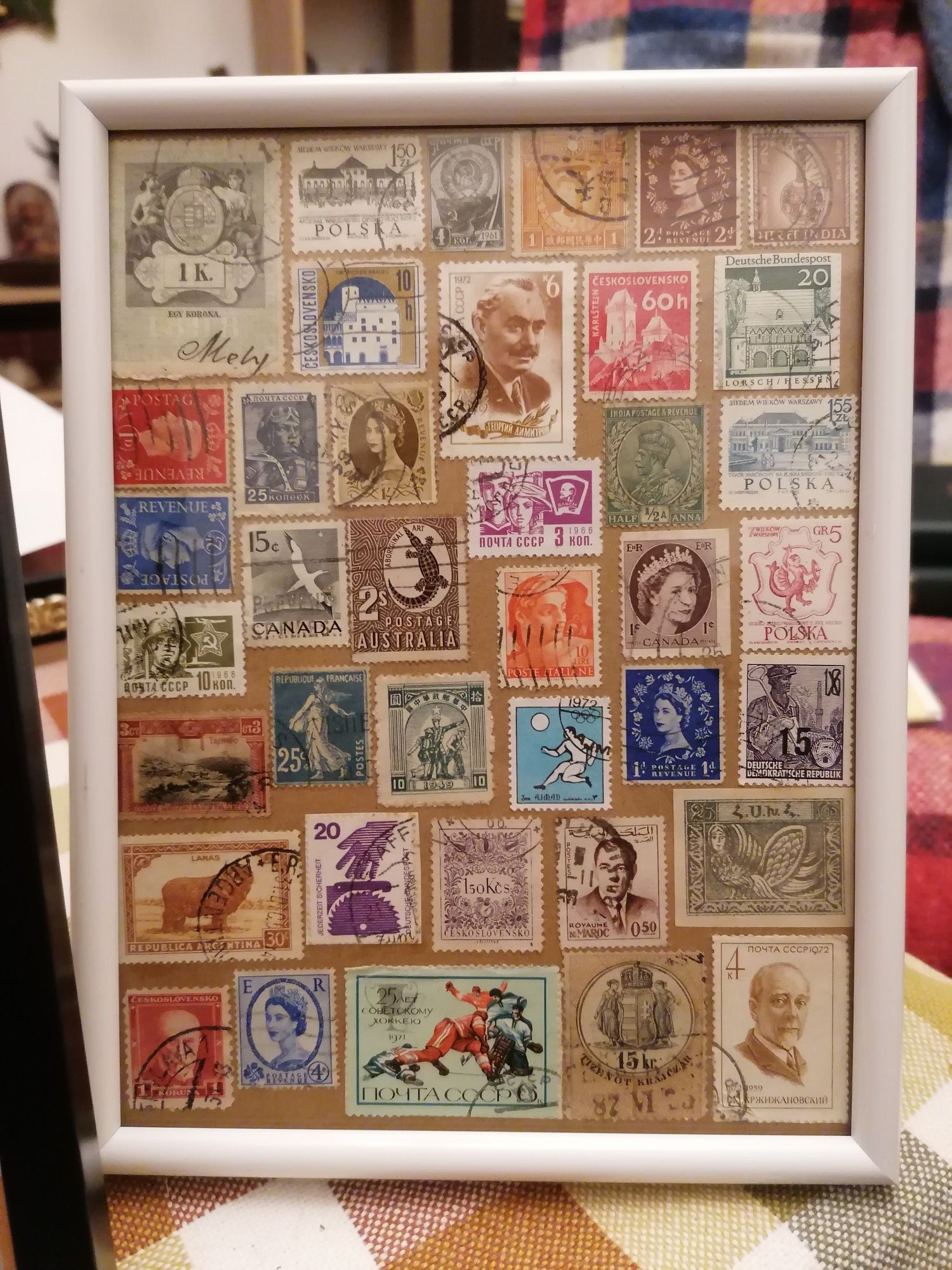 Tablouri inramate cu timbre romanesti si straine din comunism