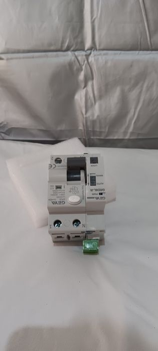 Întrerupător wifi recloser