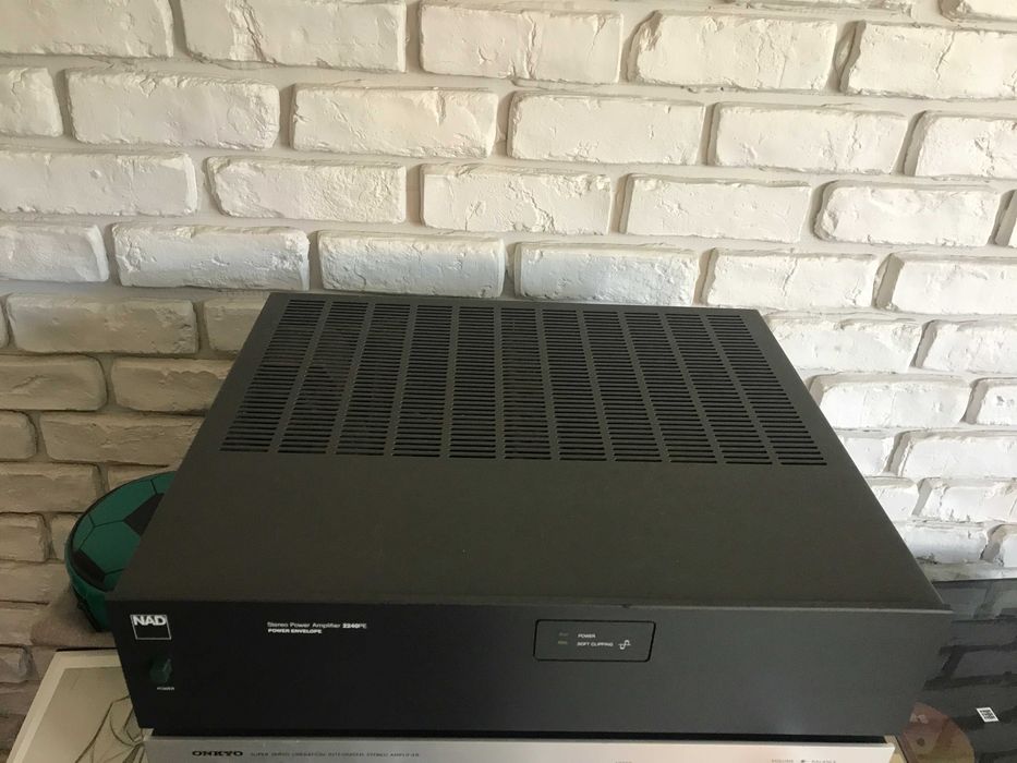 NAD 2240PE amplificator de putere
