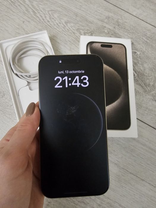 Vând iPhone 15Pro 1TB Natural Titanium