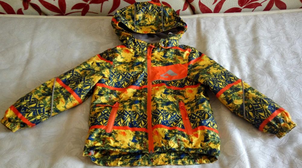 продам куртки на мальчика