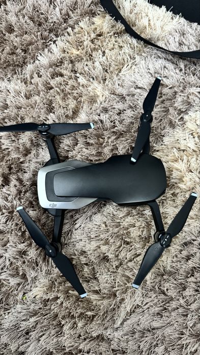 Vând Dronă DJI Mavic Air Fly More Combo – Stare Excelentă