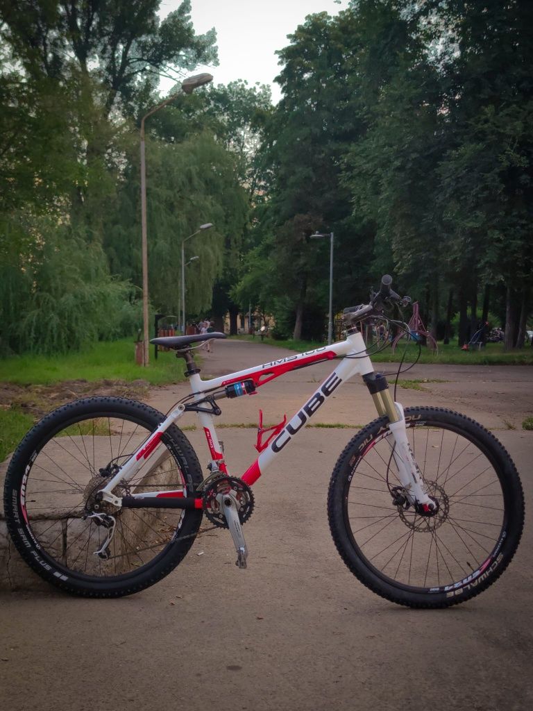 Bicicleta MTB Cube full suspension