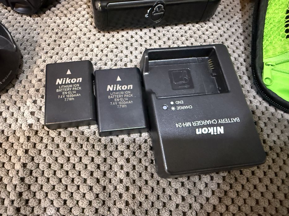 Nikon D5100 cu obiective blitz si rucsac