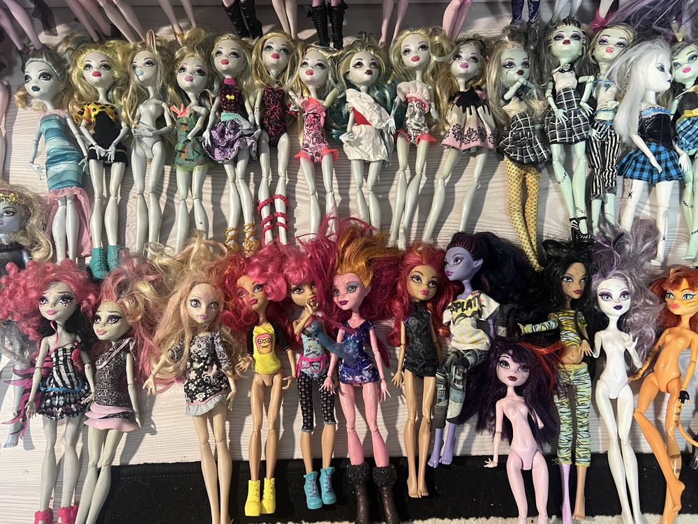 colectie de peste 200 papusi monster high