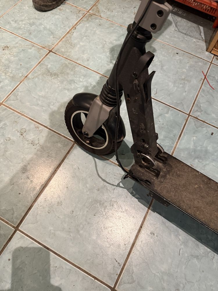 Vand trotineta electrica pe piese