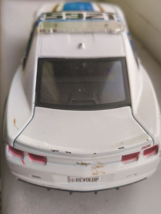 Vind masinute, doua tractoare și camaro 2010