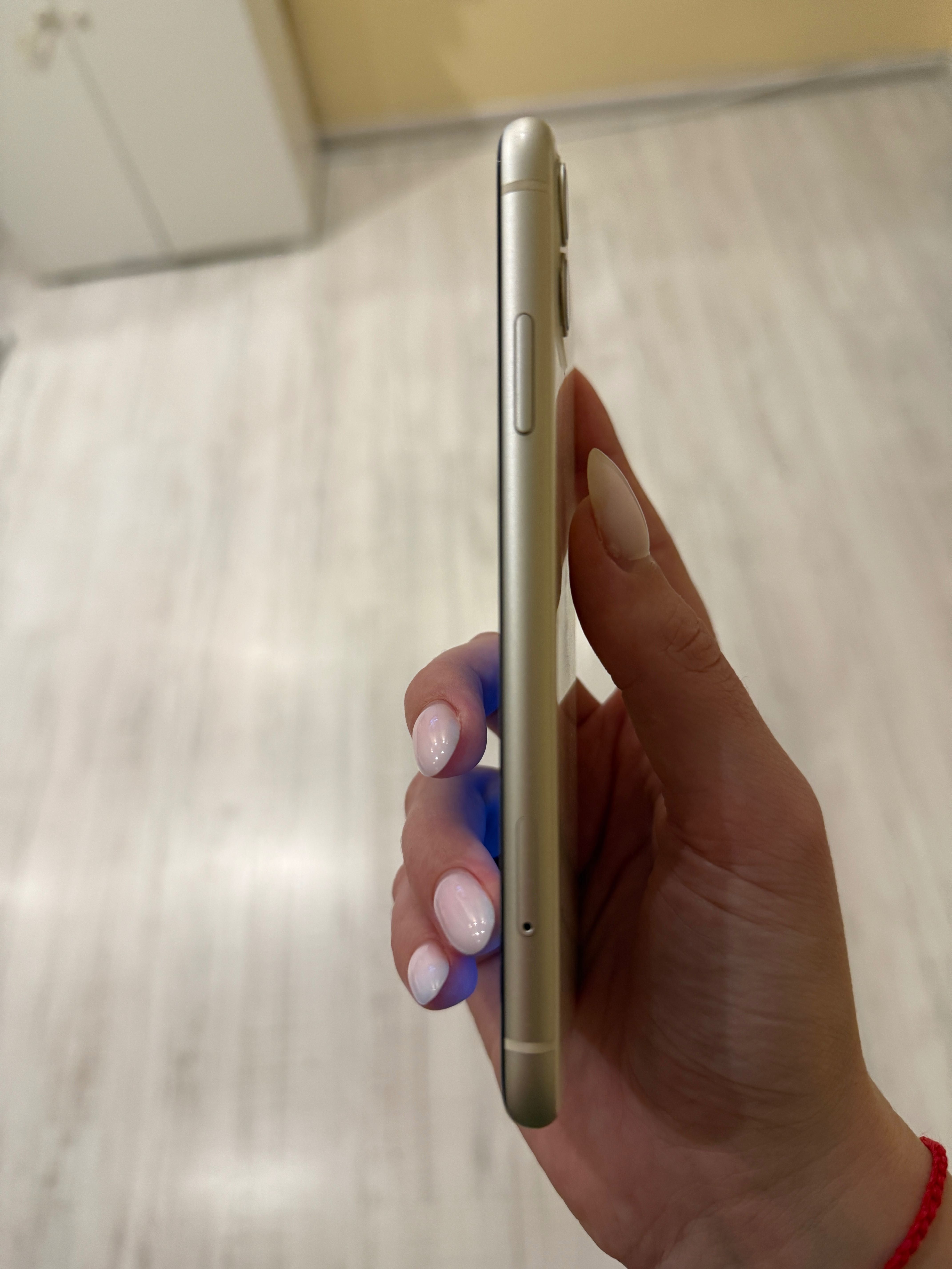 iPhone 11.  64 GB