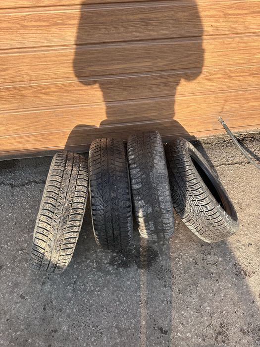 Липучка зимные шины 175/65/14 покрышки хорошие
