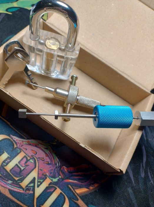 Шперцове за катинари с рамо и учебен катинар