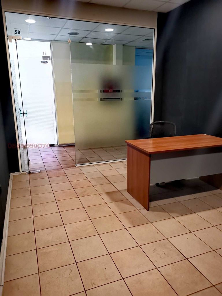 Дава се под наем Офис в София, Люлин 7 - 15 кв.м за 127.5 € - Снимка #1