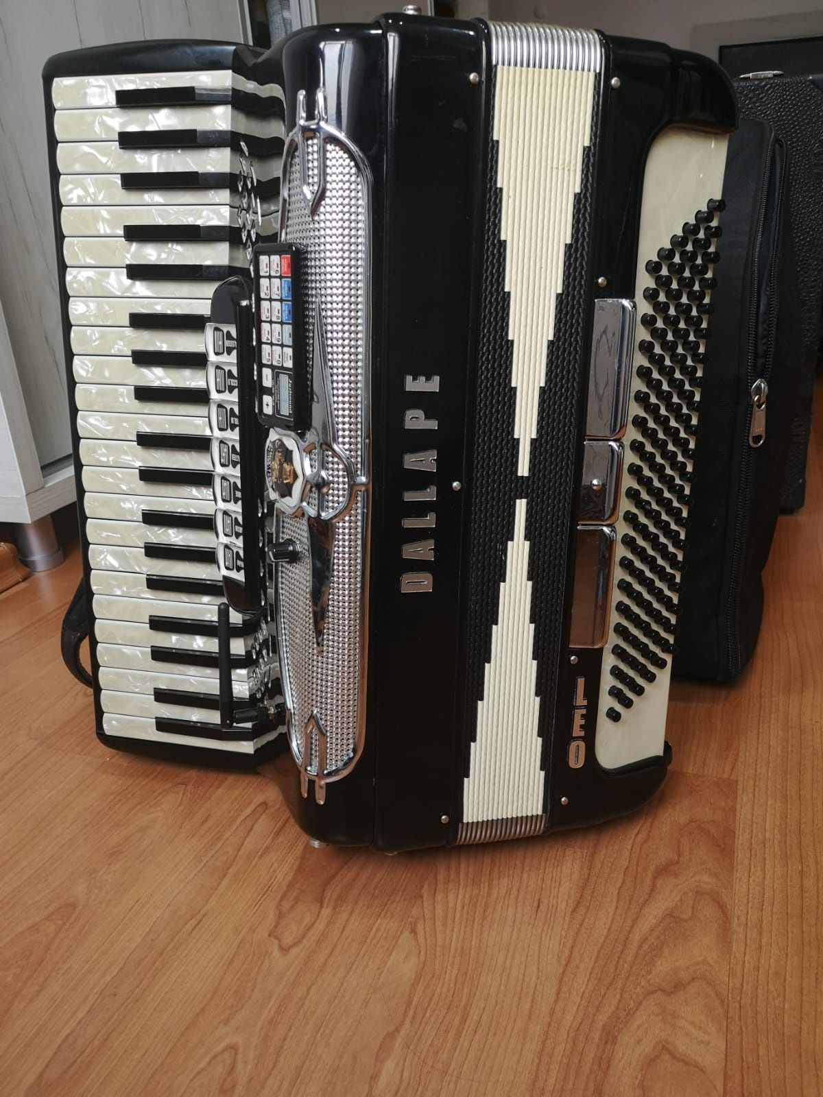 Vând acordeon midi italian digital cu midi juzisound