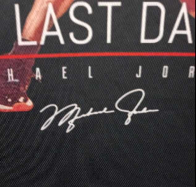 Уникална фенска тениска на Майкъл Джордан с автограф