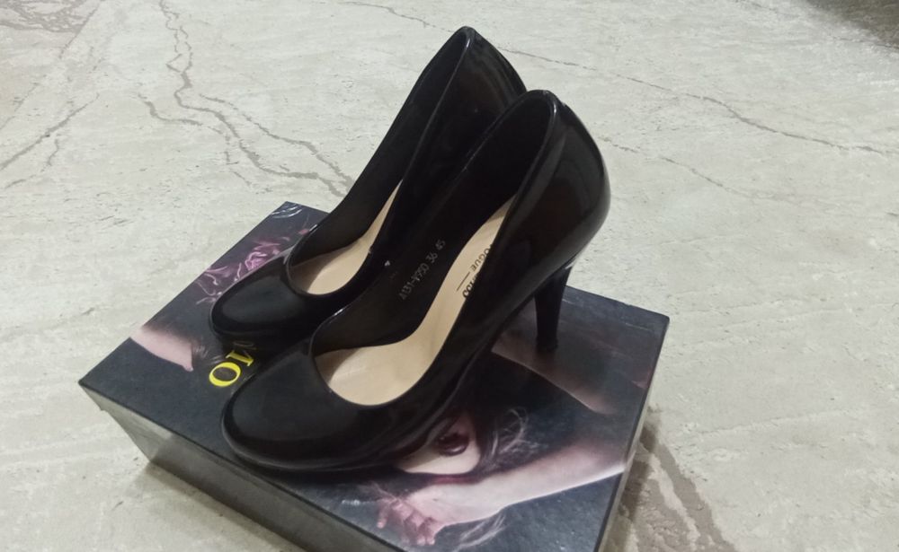 Черные туфли один раз одивали