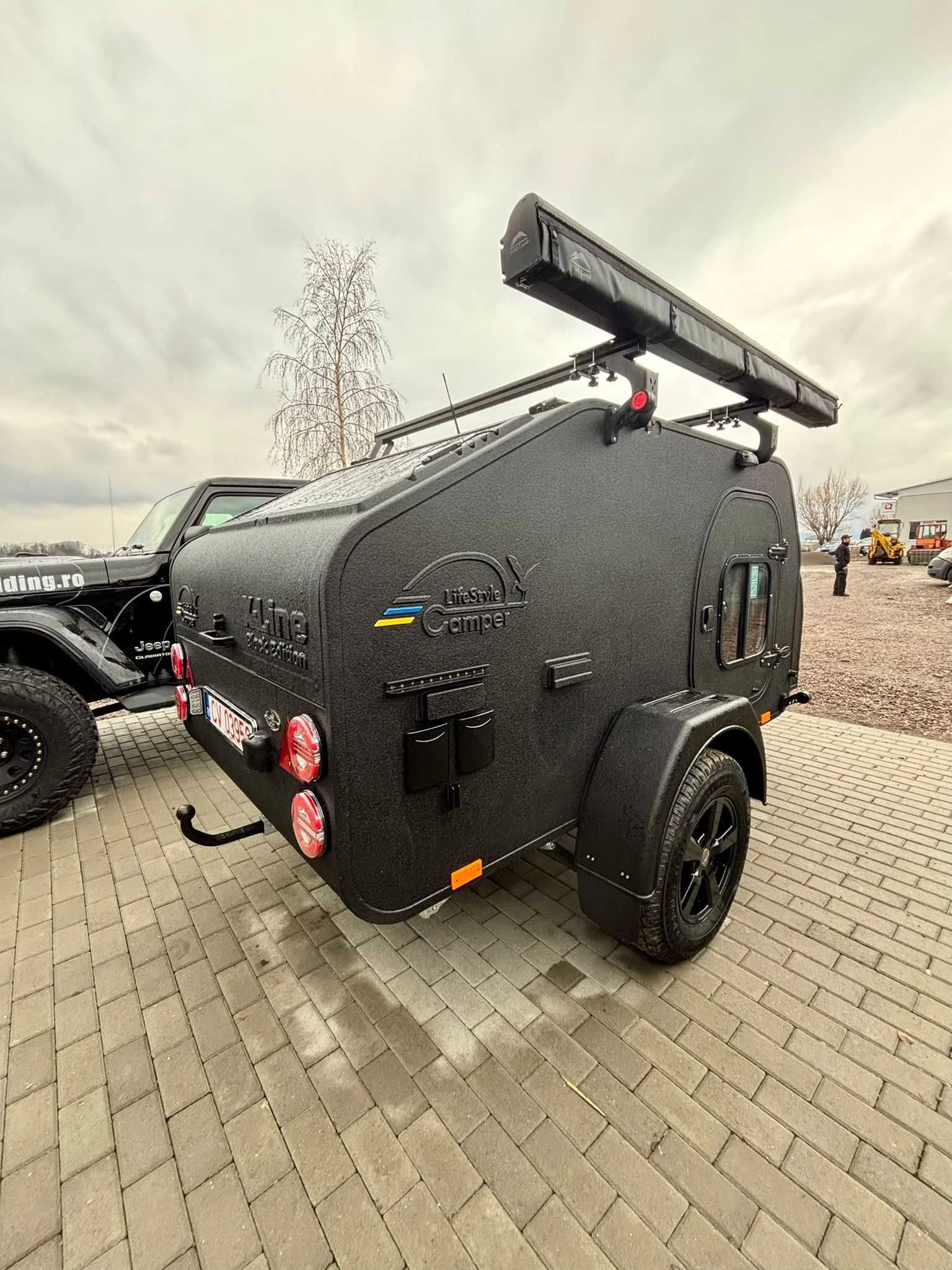 Rulotă Compactă Premium X-Line, negru, Lifestyle Camper