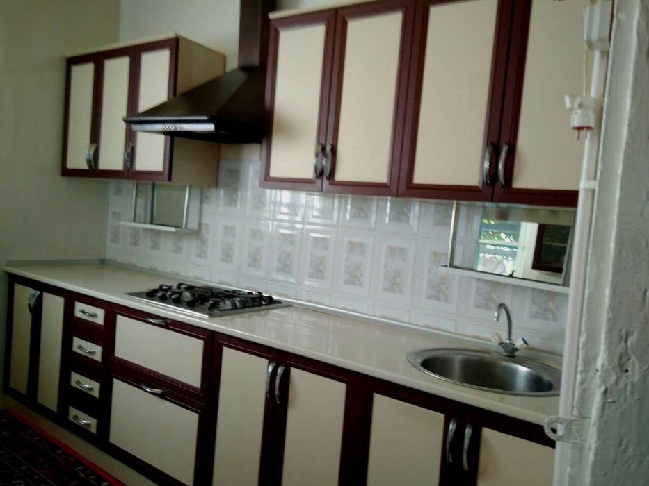 Продается дом на земельном участке.