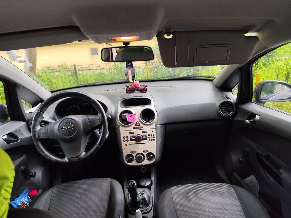 Vând Opel CORSA D