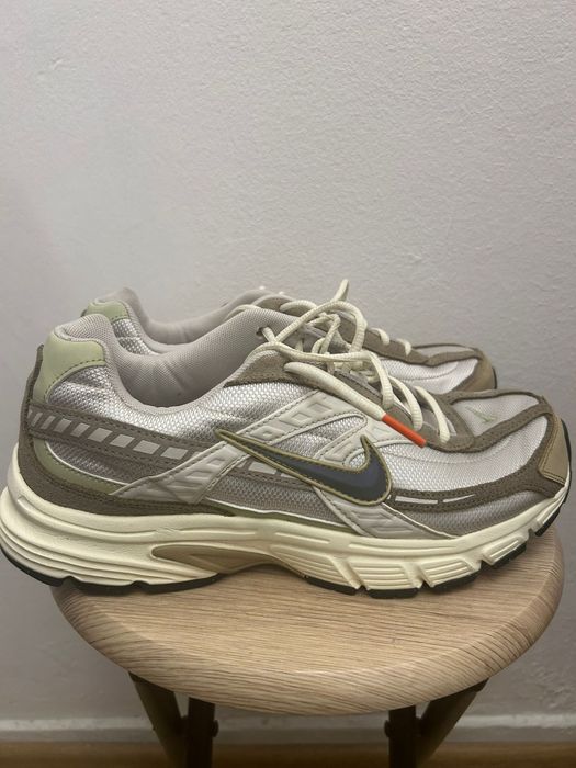 adidasi nike initiator