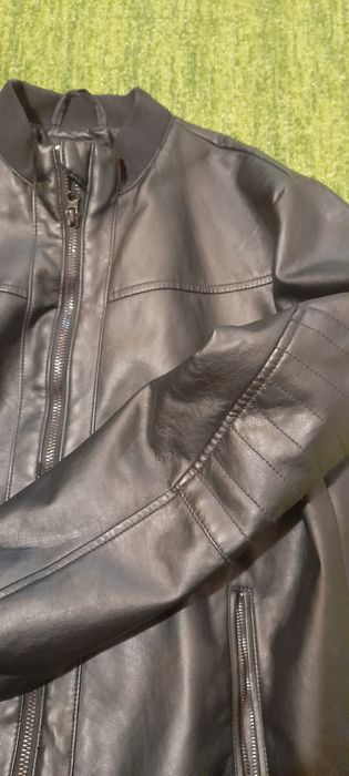 Кожено яке момче