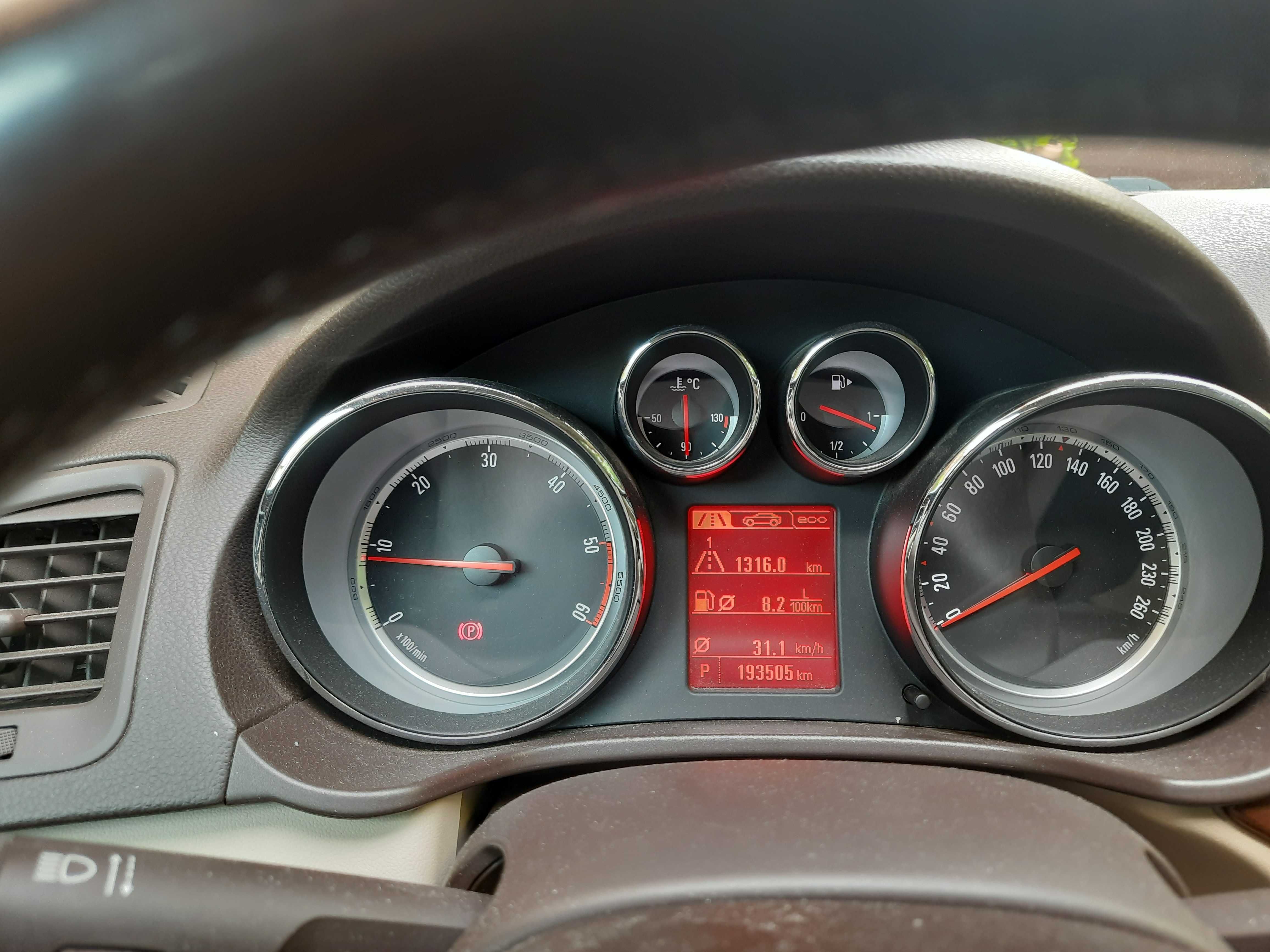 Vand Opel Insignia Tourer 2013, bine intretinut, fara incident rutier!