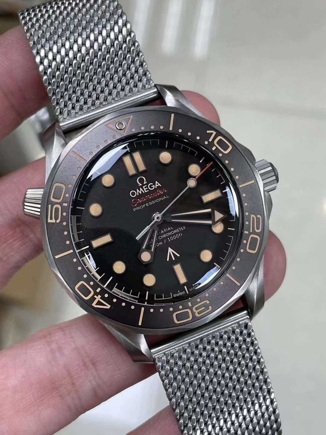 Часовници Omega Seamaster 007  Diver 300M