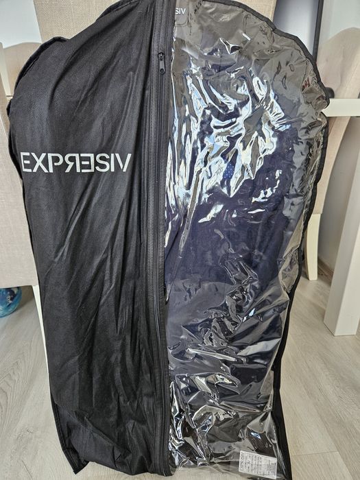 Vand costum , Expresiv