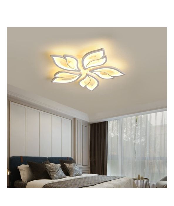 Продам новую люстру.