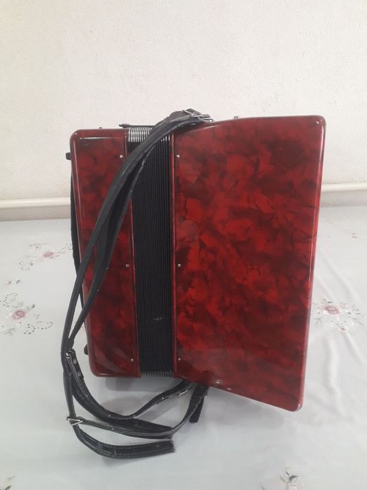 Аккордеон   "Стюарт"   сотилади.