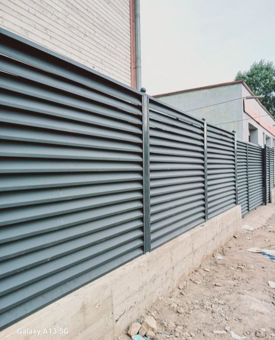 Construim garduri și porți la comanda clientului