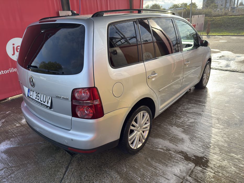 Volkswagen Touran 7 locuri