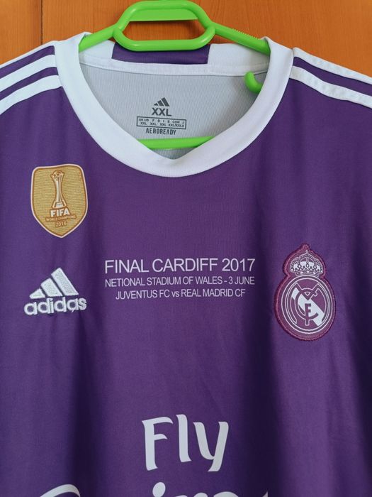 Vând urgent tricou Real Madrid cu Ronaldo