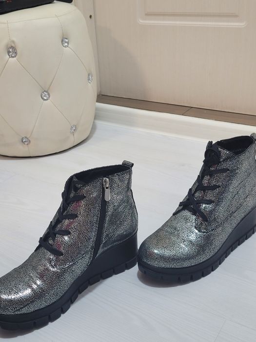 Ghete argintii din piele cu talpă ortopedică!