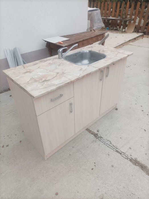 Кухня.Шкаф с мивка и батерия чисто нов неизползван.