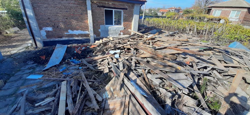 Подарявам 7-8 кубика дърва за горене или да се скълъпи нещо !!!