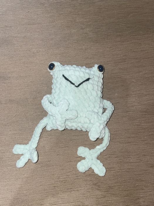 Ръчно изработена плетена играчка Жабка