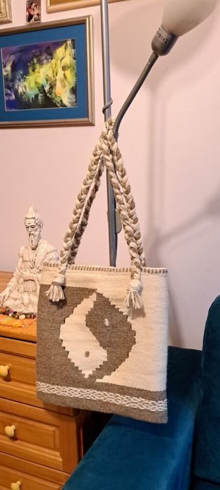 Ръчно тъкана и шита вълнена чанта Ин-Ян