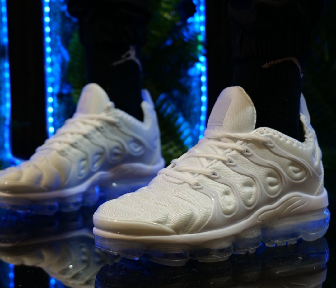 Унисекс маратонки Nike Air VaporMax Plus – Бели