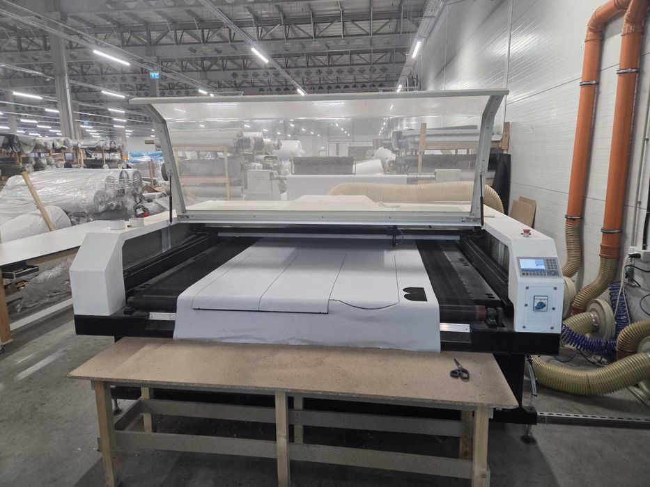 CNC laser cutter ,dimensiune de lucru  1900*2000