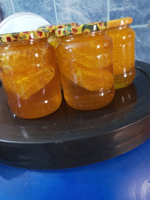 Miere de vânzare direct din stupina noastră