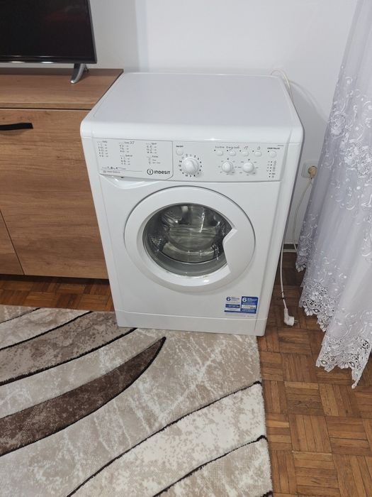 Vand masina spalat impecabila,ca noua