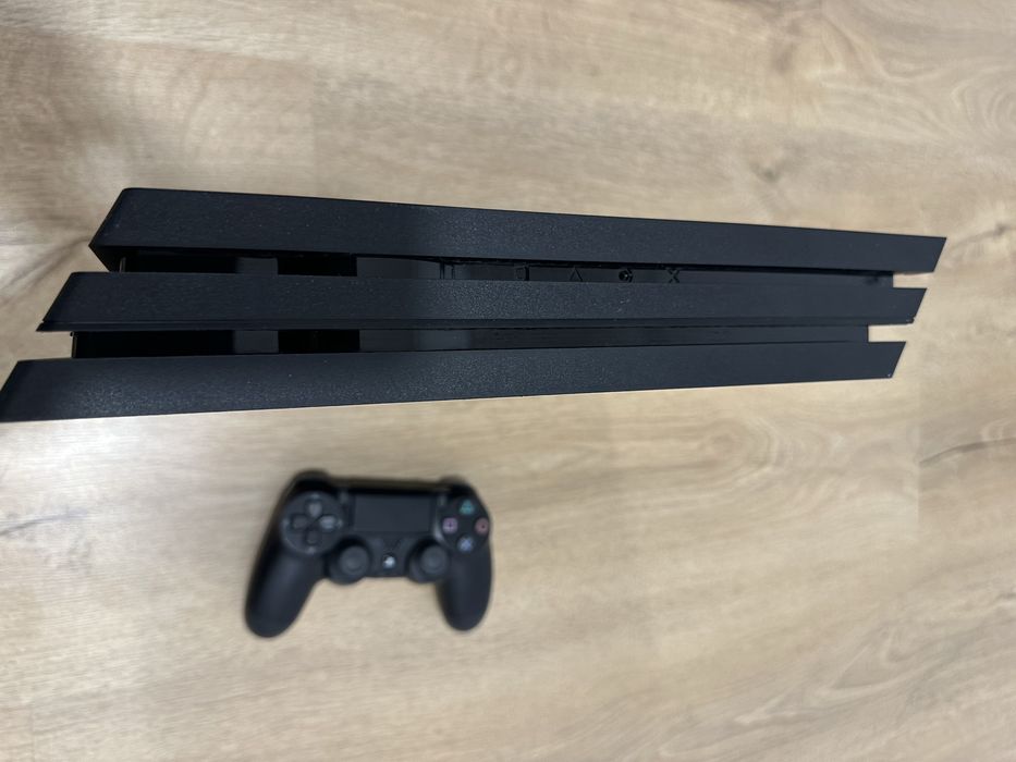 Vând Ps4 Pro 1 Tb MODAT în stare excelentă