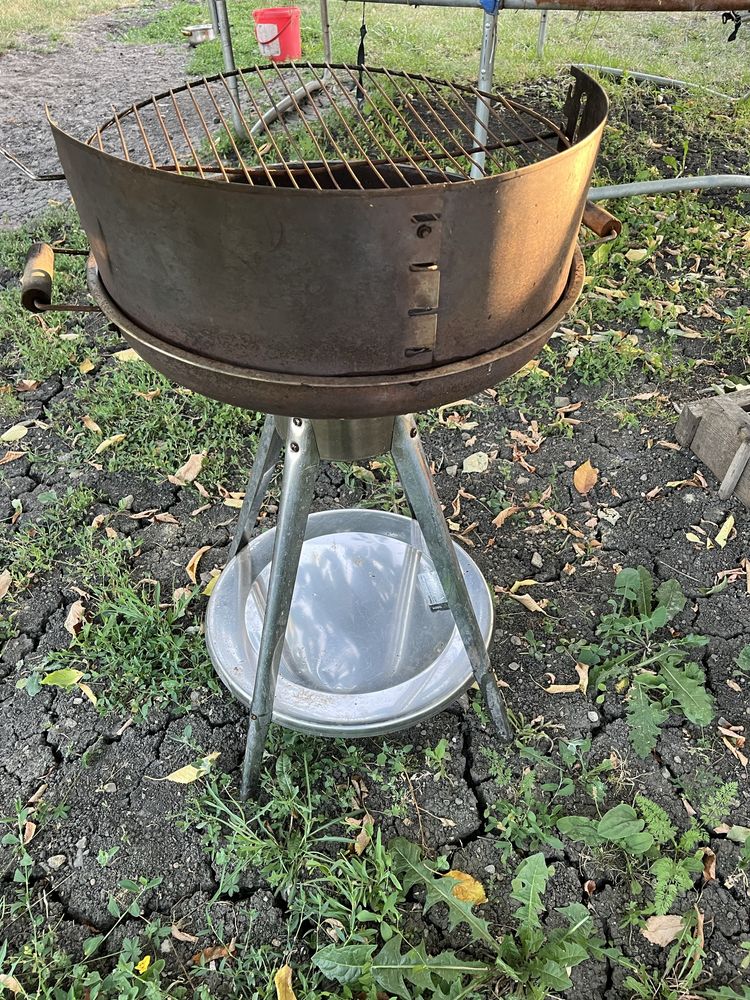 Vând gratar reglabil