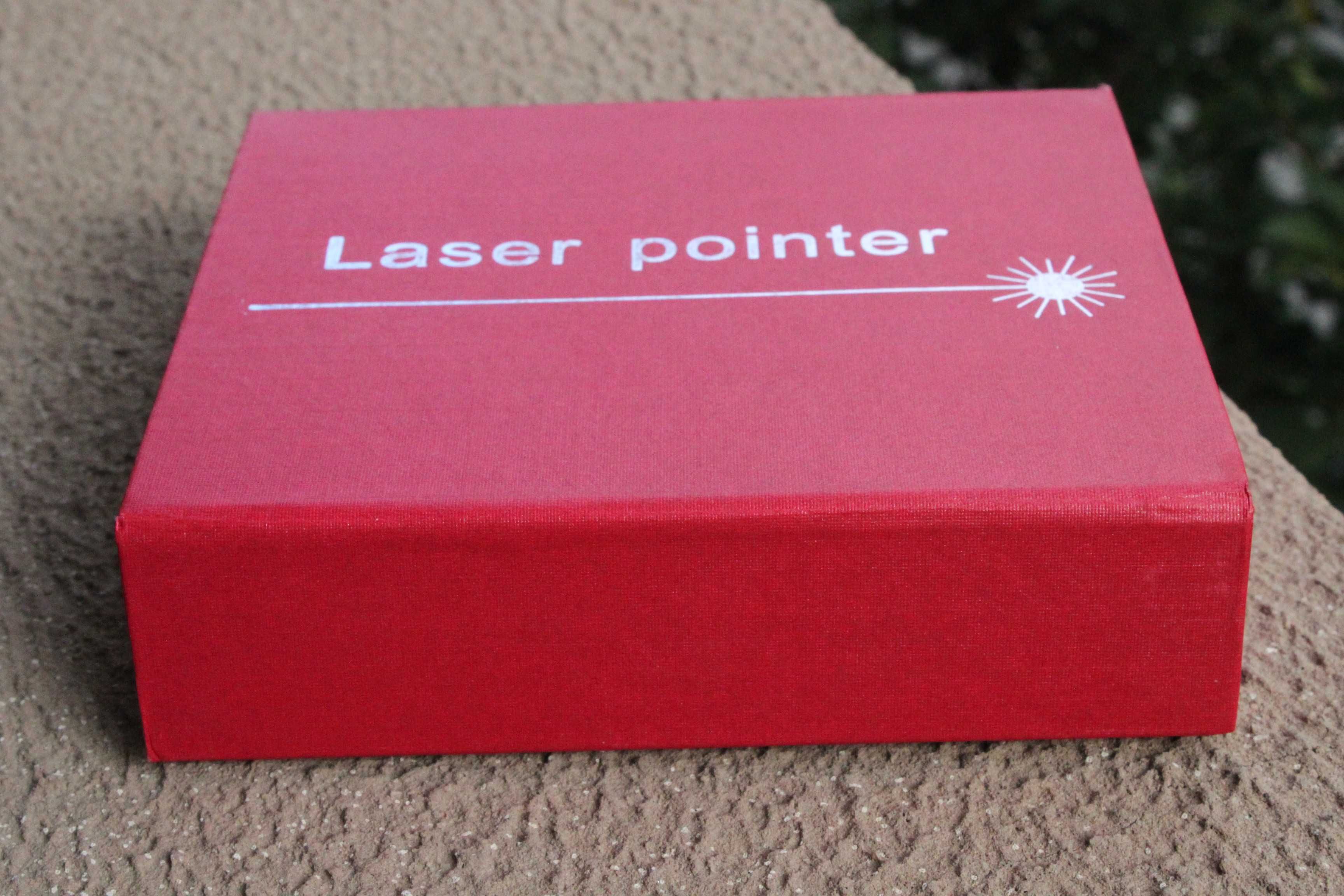 Laser pointer Verde 10000 MW 303 Acumulator+Incarcator inclus NOU!