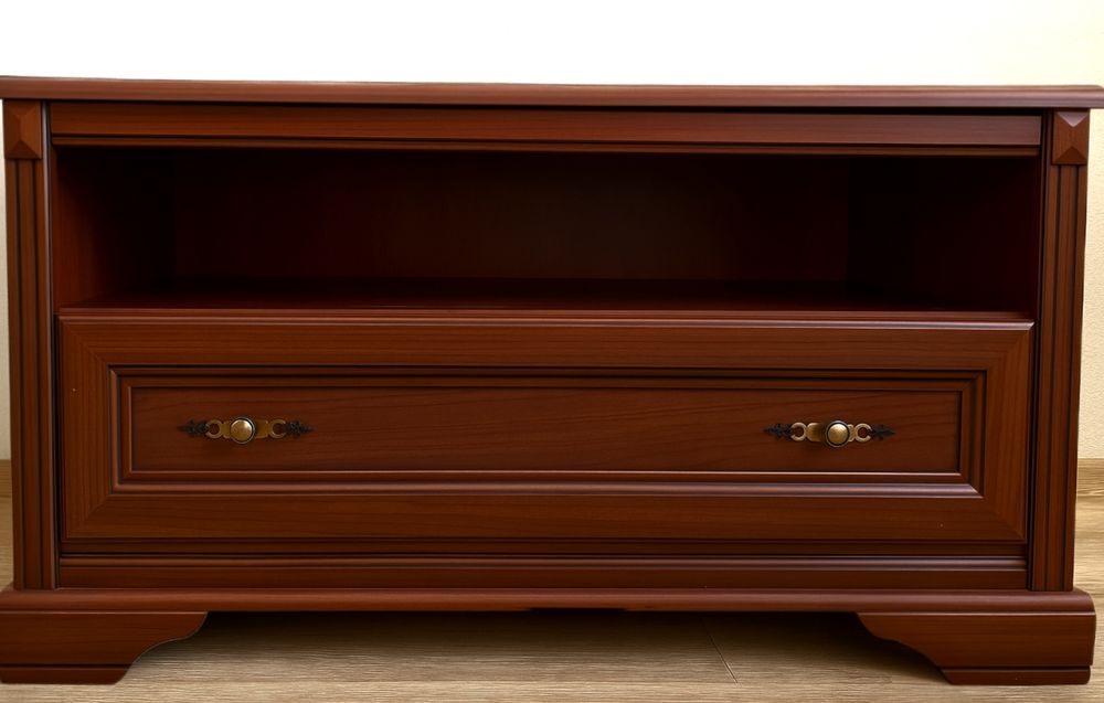 Продам тумбу под телевизор