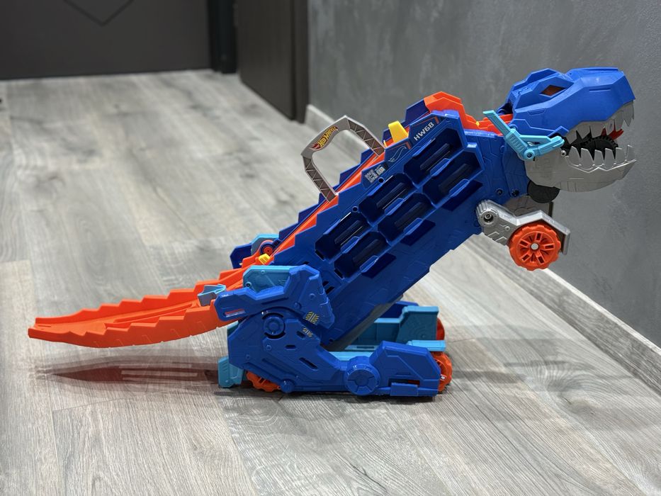 Hot Wheels T-Rex Transporter