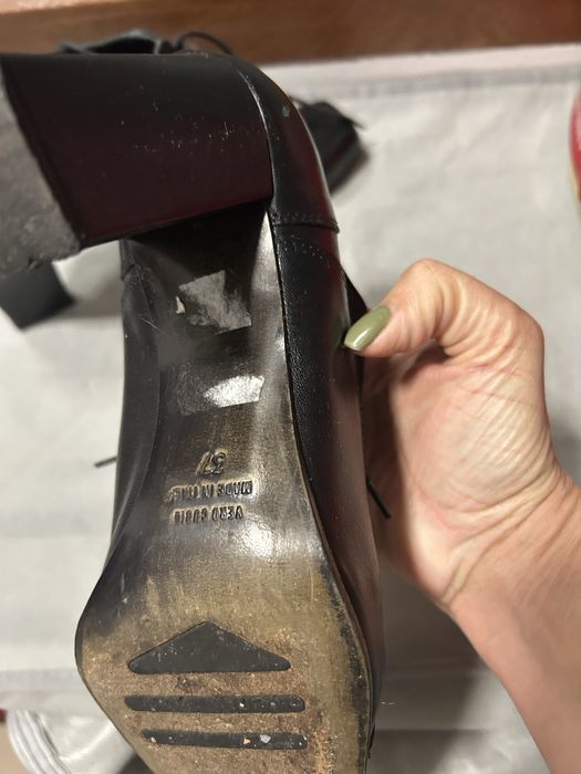 Pantofi din piele cu toc si siret