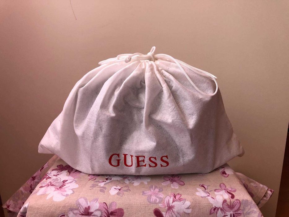 Оригинална чанта Guess