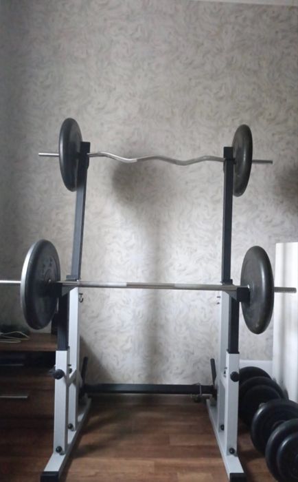 Стойка с грифом и блинами